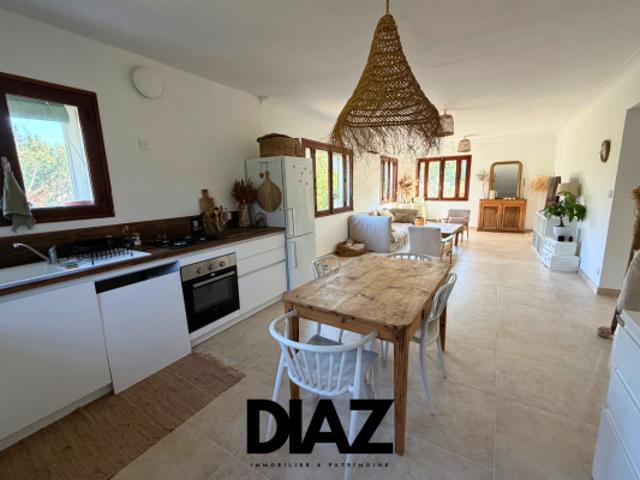Appartement T3 de 94 m2 avec terrasse de 6 m2, terrain priva