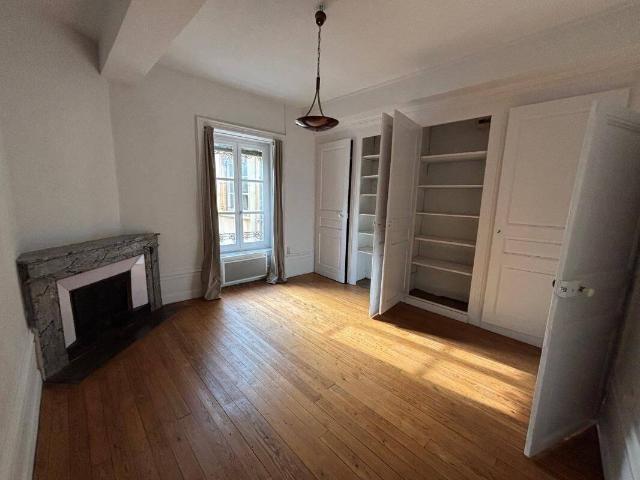 Appartement T3 de 128m2 à louer Villefranche centre