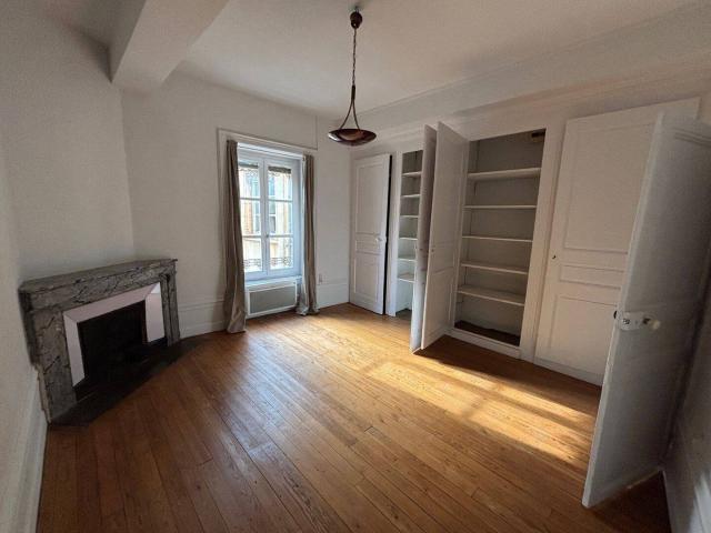 Appartement T3 de 128m2 à louer Villefranche centre