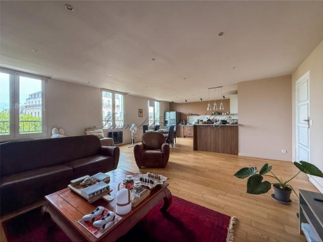 APPARTEMENT T3 DE CARACTERE HYPER CENTRE