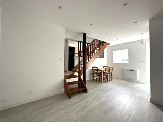 Appartement T3 Duplex, 2 chambres, en rez de chaussée, loué meublé dans le centre de Saint Erblon