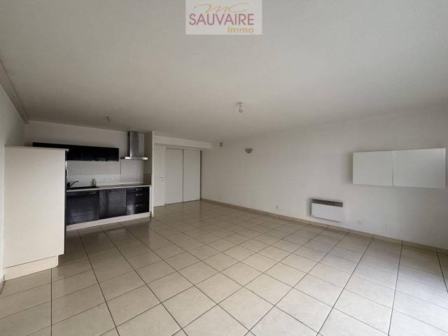 Appartement T3 en rez de chaussée avec garage et place de parkin