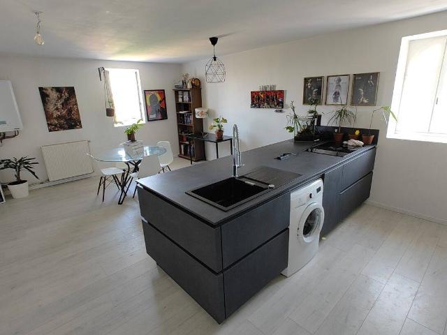 Appartement T3 entièrement meublé – Stationnement couvert et ext