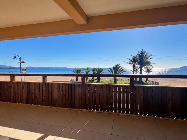 Appartement T3 Face A La Mer Avec Terrasse 75m² Hyères