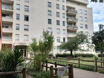LOCATION APPARTEMENT T3 ENTIEREMENT RENOVE LYON 08 Lyon 4 – Croix Rousse – Superbe studio rénové 34 m² avec cachet