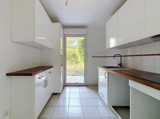 Appartement T3, grand jardin privatif, garage boxé