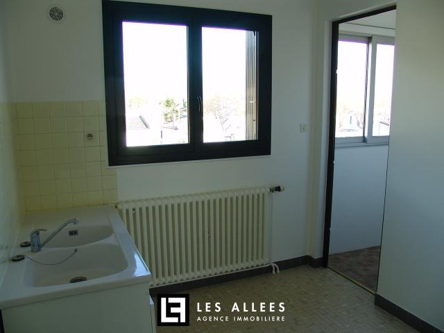 APPARTEMENT T3 Location LE TEIL 07400