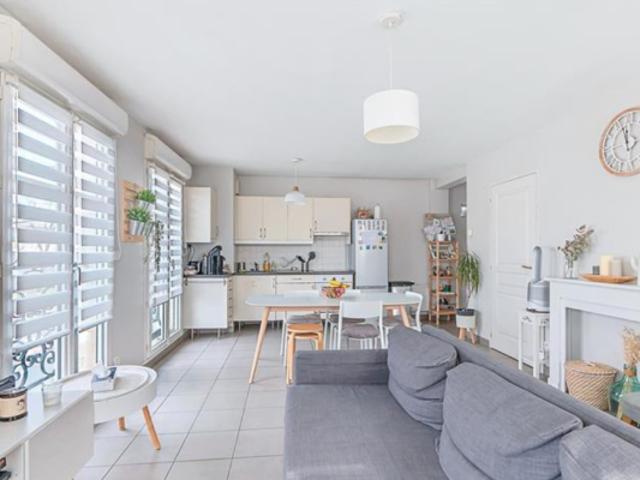 APPARTEMENT T3 LUMINEUX AVEC PARKING BORDEAUX CROIX BLANCHE