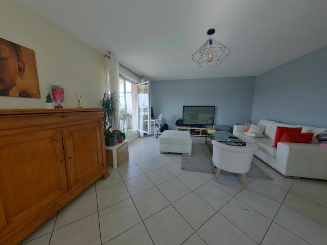 APPARTEMENT T3 MEUBLE 82.44 TERRASSE