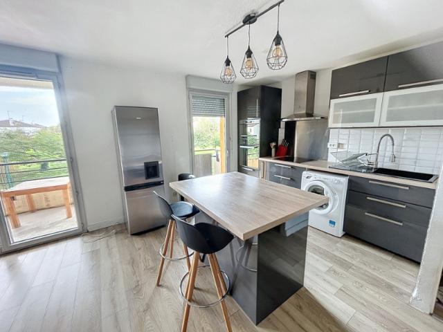 Appartement T3 meublé avec balcon et deux parkings en sous s