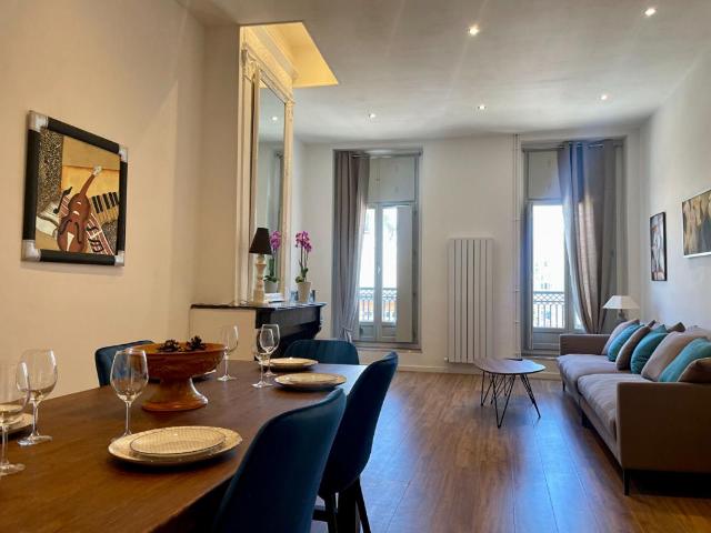Appartement T3 meublé en face des halles de Béziers