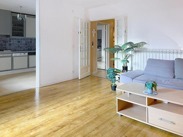 Appartement T3 meublé lumineux avec loggia, dernier étage, quartier Ouest