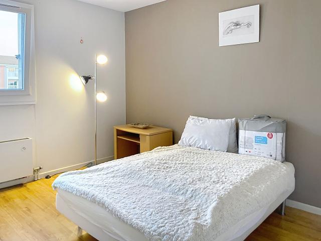 Appartement T3 meublé lumineux avec loggia, dernier étage, quartier Ouest