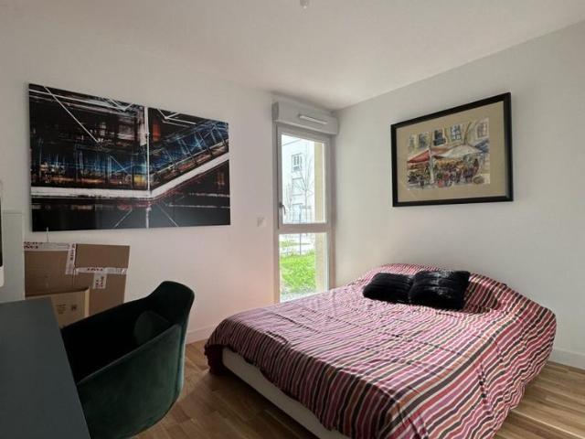 A LOUER APPARTEMENT T3 NON MEUBLE / CHAMPAGNE AU MONT D'OR