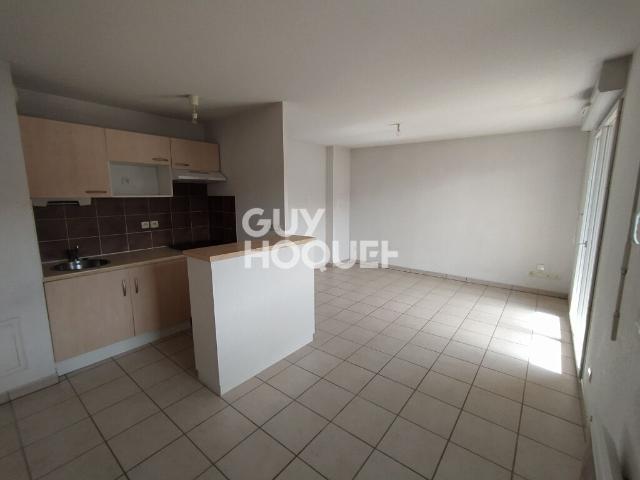 APPARTEMENT T3 NON MEUBLÉ PARKING BALCON PISCINE