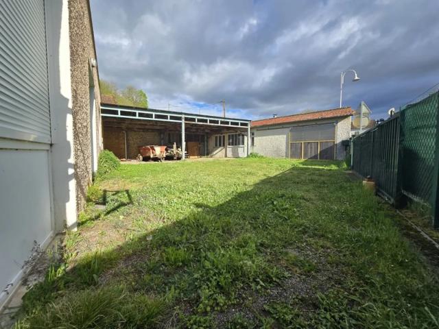 MAISON T3 PLAIN PIED 92m² + ATELIER/DEPOT 222m² + Dépendances 140m²