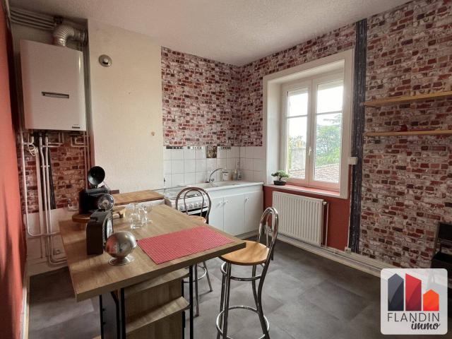 APPARTEMENT T3 Plein centre village IRIGNY
