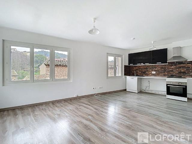 Appartement T3 près de LE LUC à louer