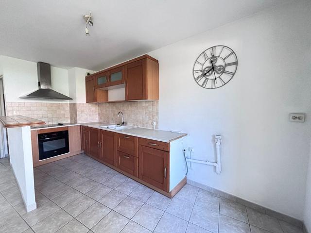 Appartement T3 près de SOLLIES PONT à louer