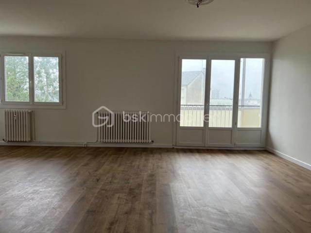 Appartement T3 rénové – 71 m² – Terrasse, garage & cave – Châteauroux