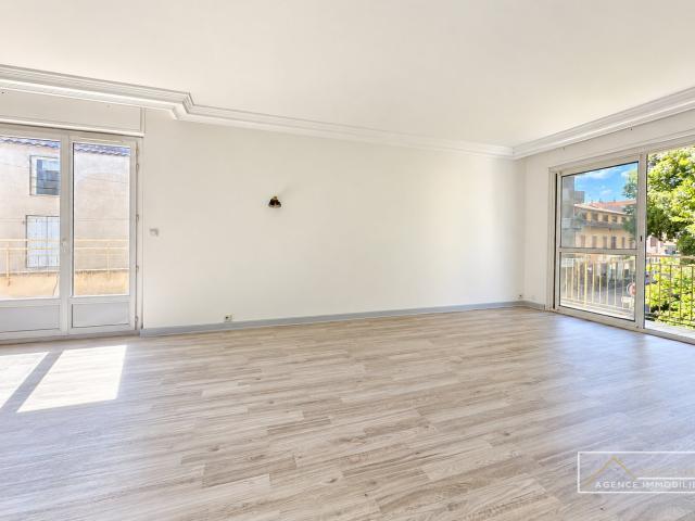 Appartement T3 rénové avec terrasse Centre ville