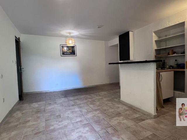Appartement T3 rénové avec terrasse, piscine et parking – Corbes