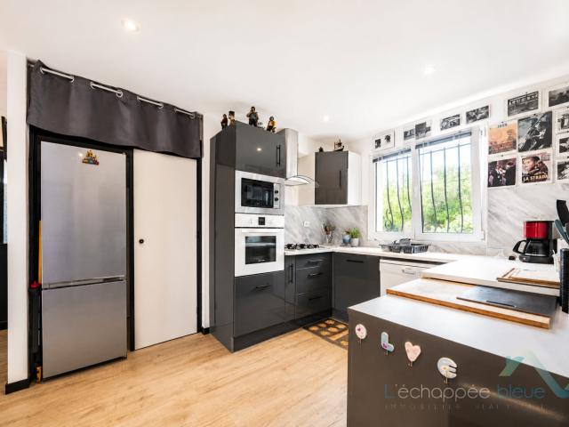 Appartement T3 rénové avec une terrasse proche du centre vil. 72m² Sainte Maxime