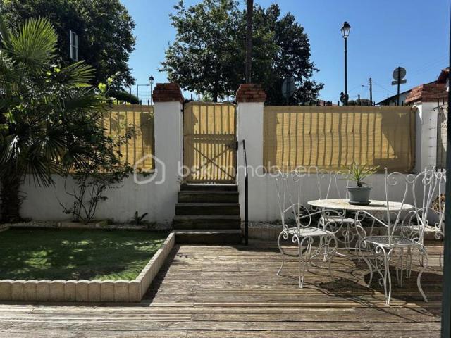 Appartement T3 rénové avec jardin privatif, grand balcon et vue nature au centre de Cambo les Bains