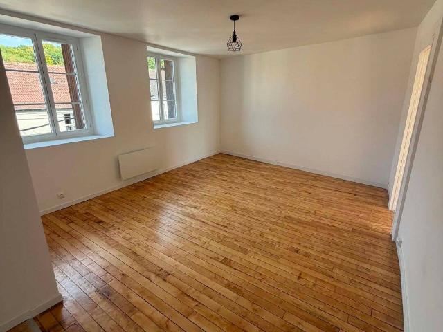 Appartement T3 rénové de 70 m² – Parquet, cuisine équipée & douche italienne