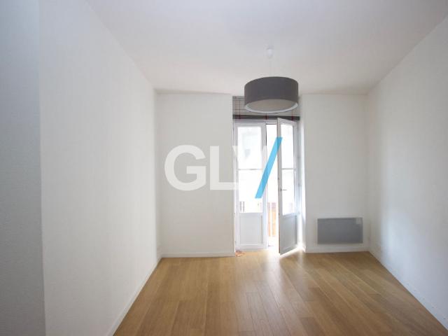 Appartement T3 rénové et meublé proche Nationale