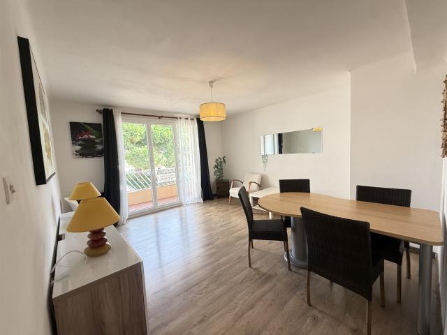 Appartement T3 rénové proche du centre ville de SANARY 63m² Sanary sur Mer