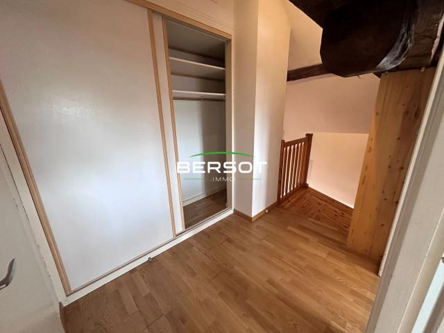 Appartement T3 rénové proche RIOZ