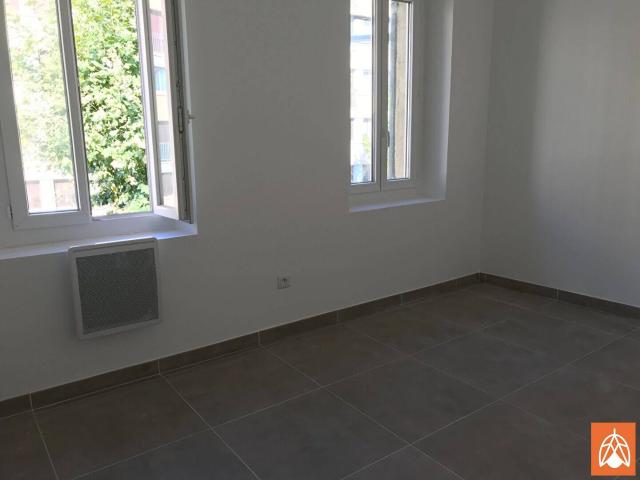 Appartement T3 récent à louer proche centre Salon