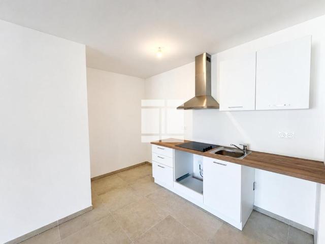 Appartement T3 récent avec terrasse et deux places de parking