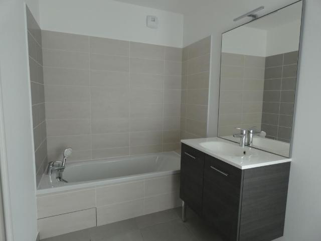 APPARTEMENT T3 RECENT IRIGNY CENTRE VILLAGE