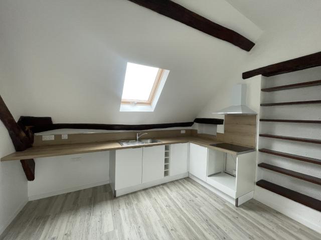 Appartement T3 refait à neuf dans l 'hyper centre Milly la Foret