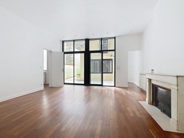 Appartement T3/T4 avec terrasse et parking – Triangle d'Or /