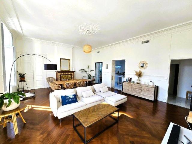 Appartement T3/T4 de 122m2 Ecusson 2eme étage