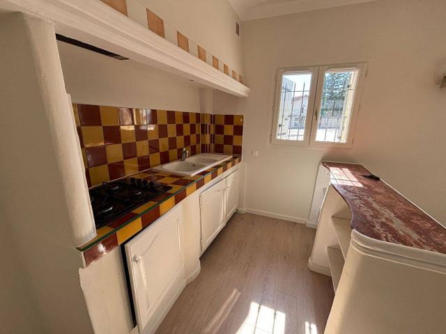 APPARTEMENT T1 28,1M² CLIMATISE ET PARKING ISLE SUR LA SORGUE