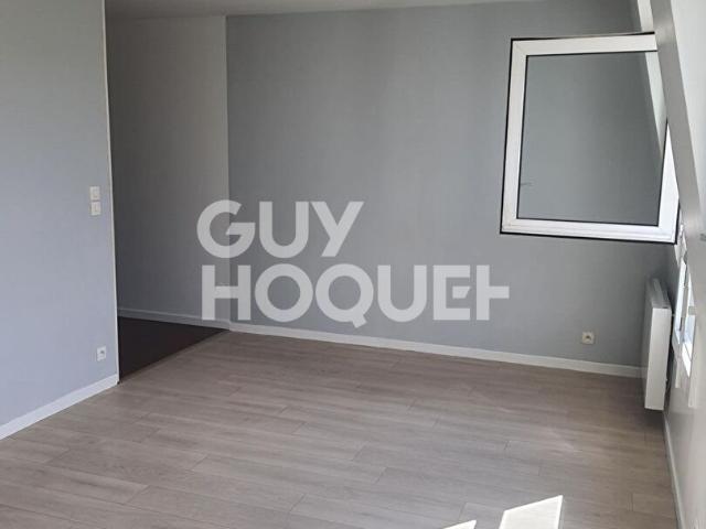 Appartement T1 à louer au dernier étage à Livry Gargan, proche tramway et écoles