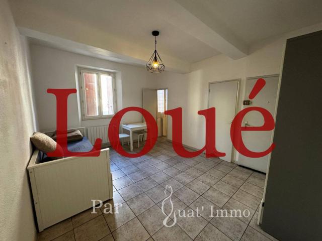 Appartement T1 à louer à Manosque, idéalement situé dans un envi
