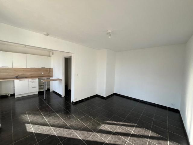 APPARTEMENT T1 A LOUER LE COTEAU
