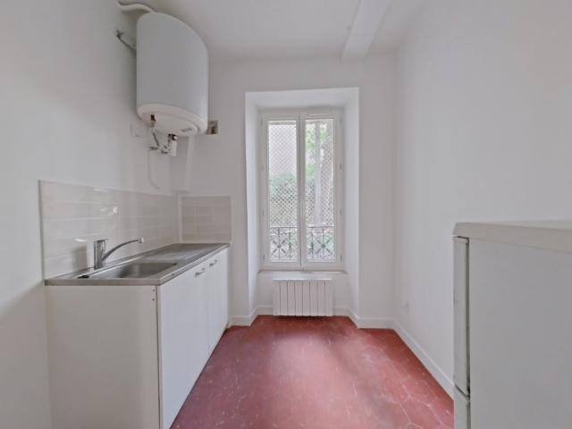 APPARTEMENT T1 A LOUER PARIS 18EME ARRONDISSEMENT 23.96 m2 869 € charges comprises par mois: Immobilier PARIS 18EME ARRONDISSEMENT | Perenium, agence immobilière à Paris – administration de biens et gestion locative