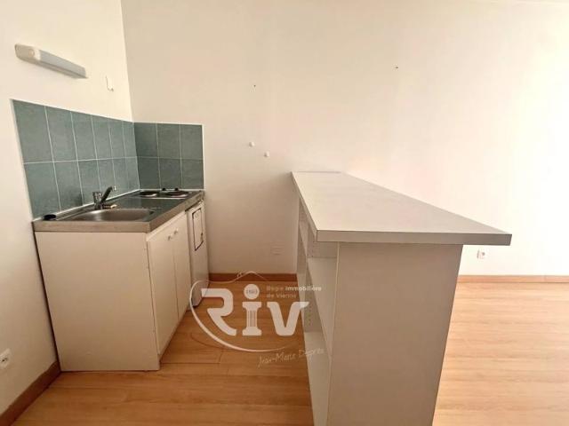 Appartement T1 avec balcon 1er étage BEAUREPAIRE