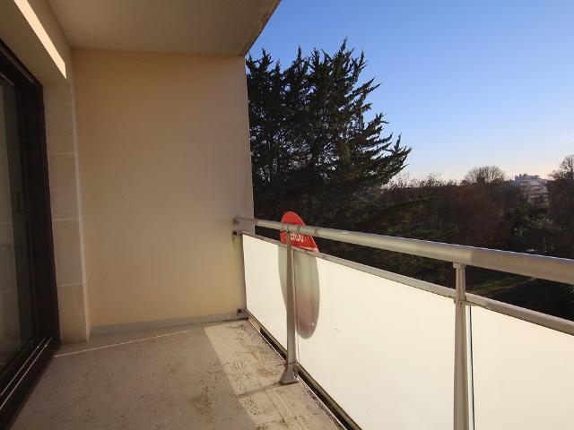 Appartement T1 avec terrasse loué Meublé avec cave et parking