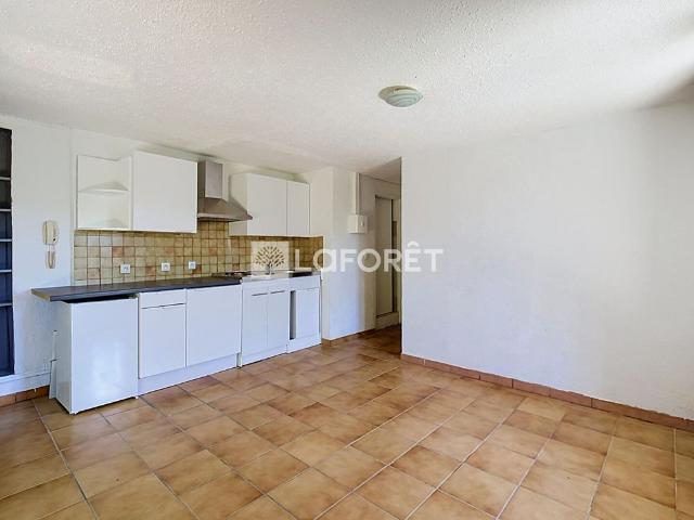 Appartement T1 CUGES LES PINS à louer