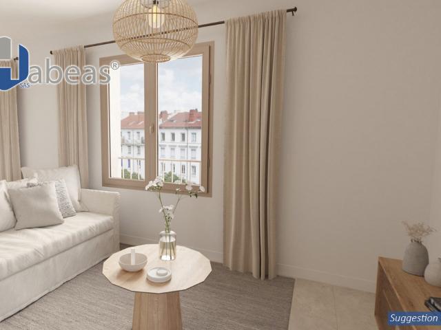 Appartement T1 de 31,64m² au 8em étage avec balcon de 5.46m² et cellier, Lyon 7