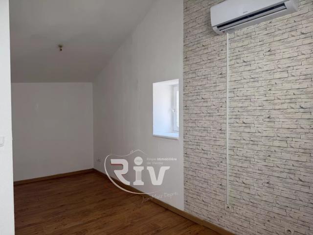 Appartement T1 de charme avec poutres apparentes Vienne Centre
