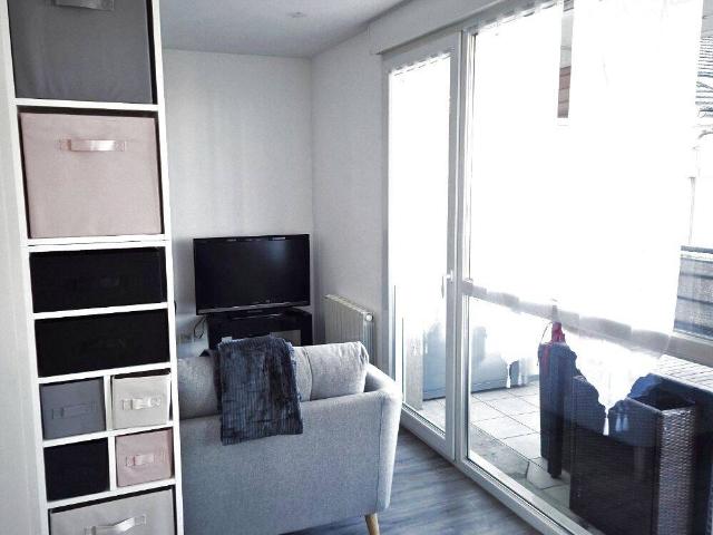 Appartement T1 entièrement meublé, terrasse, 1 parking sécur