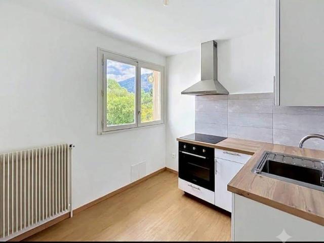 Appartement T1 rénové à Collonges sous Salève avec vue sur le Salève